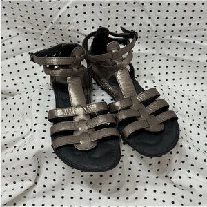 Born Nikka Strappy Gladiator Flat Sandal Metallic Bronze Leather Comfort Sz 7